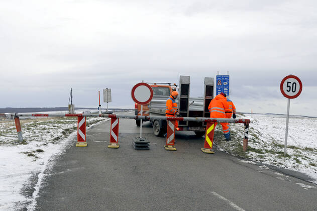 Austria closed 45 small border crossings with the Czech Republic and Slovakia as of midnight, January 14, 2021, on the photo there is Valtice-Schrattenberg crossing. Due to the high number of coronavirus infected, Austria resumed checks at the borders with the Czech Republic and Slovakia on Saturday. On the border with the Czech Republic, the measure relates to 42 border crossings. A total of 17 big border crossings, including those in Slavonice, Mikulov, Hate and Dolni Dvoriste, remain open. (CTKxPhoto VaclavxSalek) CTKPhotoP202101140450901  sal