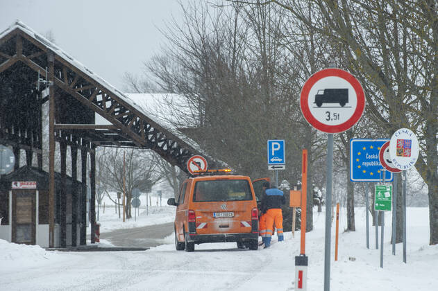 Austria closed 45 small border crossings with the Czech Republic and Slovakia as of midnight, January 14, 2021, on the photo there is Nove Hrady-Pyhrabruck crossing. Due to the high number of coronavirus infected, Austria resumed checks at the borders with the Czech Republic and Slovakia on Saturday. On the border with the Czech Republic, the measure relates to 42 border crossings. A total of 17 big border crossings, including those in Slavonice, Mikulov, Hate and Dolni Dvoriste, remain open. (CTKxPhoto VaclavxPancer) CTKPhotoP202101140585301  VPC_04