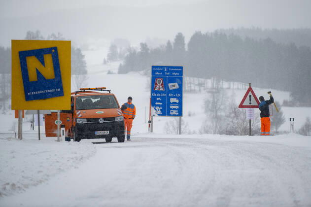 Austria closed 45 small border crossings with the Czech Republic and Slovakia as of midnight, January 14, 2021, on the photo there is Nove Hrady-Pyhrabruck crossing. Due to the high number of coronavirus infected, Austria resumed checks at the borders with the Czech Republic and Slovakia on Saturday. On the border with the Czech Republic, the measure relates to 42 border crossings. A total of 17 big border crossings, including those in Slavonice, Mikulov, Hate and Dolni Dvoriste, remain open. (CTKxPhoto VaclavxPancer) CTKPhotoP202101140588101  VPC_07K