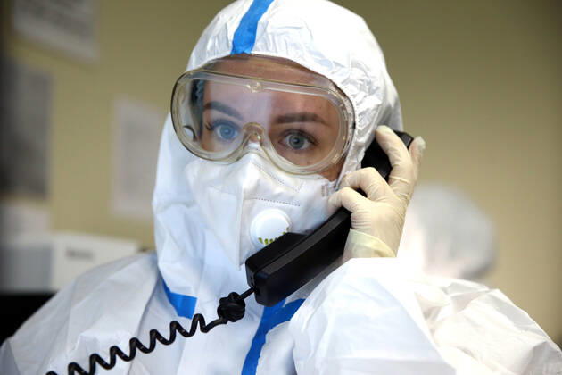 ST PETERSBURG, RUSSIA - JANUARY 14, 2021: A medical worker speaks on the phone at the admissions department of a temporary infectious diseases hospital that treats COVID-19 patients at the Lenexpo Exhibition Complex. Peter Kovalev TASS  TS0F4254