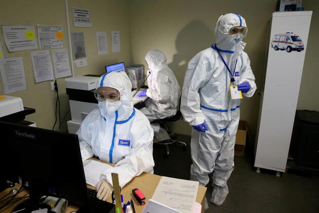 ST PETERSBURG, RUSSIA - JANUARY 14, 2021: Medical workers are pictured at the admissions department of a temporary infectious diseases hospital that treats COVID-19 patients at the Lenexpo Exhibition Complex. Peter Kovalev TASS  TS0F4256