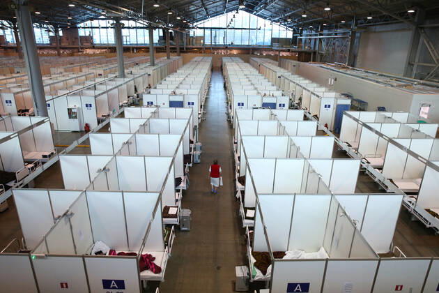ST PETERSBURG, RUSSIA - JANUARY 14, 2021: Units in the Red Zone of a temporary infectious diseases hospital that treats COVID-19 patients at the Lenexpo Exhibition Complex. Peter Kovalev TASS  TS0F425F