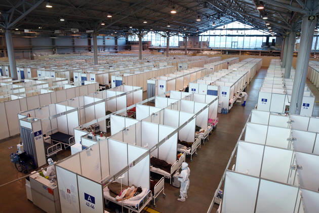 ST PETERSBURG, RUSSIA - JANUARY 14, 2021: Units in the Red Zone of a temporary infectious diseases hospital that treats COVID-19 patients at the Lenexpo Exhibition Complex. Peter Kovalev TASS  TS0F426B