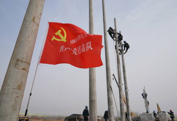 (210114) -- SHIJIAZHUANG, Jan. 14, 2021 -- Workers install power supply equipment on the construction site of a centralized medical observation center in Shijiazhuang, capital of north China s Hebei Province, Jan. 14, 2021. Construction workers on Wednesday started building a centralized medical observation center in Shijiazhuang, capital of north China s Hebei Province, where clustered COVID-19 cases occurred. The isolation center will likely cover 33 hectares of area near a village in Zhengding County, Shijiazhuang. Three integrated housing producers in Tangshan City, Hebei, have been entrusted to produce 3,000 makeshift wards for the center. Each ward has a space of 18 square meters. ) CHINA-HEBEI-SHIJIAZHUANG-COVID-19-ISOLATION