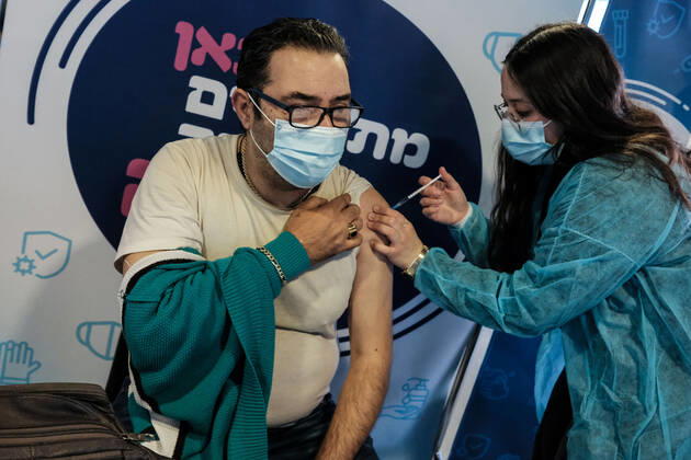 January 14, 2021, Jerusalem, Israel: Nurses administer COVID-19 vaccines at the Pais Arena Sports Complex in Jerusalem, converted into a Coronavirus vaccination center. Criteria is now either health workers, education workers, or the general public 50 years of age and above. The number of Israeli citizens who have received at least one dose of the Pfizer BioNTech vaccine has exceeded 2M as a mass vaccination campaign continues, and so does COVID-19 infection in the general public. Jerusalem Israel - ZUMAa126 20210114_zap_a126_006 Copyright: xNirxAlonx