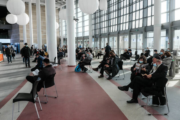 January 14, 2021, Jerusalem, Israel: Nurses administer COVID-19 vaccines at the Pais Arena Sports Complex in Jerusalem, converted into a Coronavirus vaccination center. Criteria is now either health workers, education workers, or the general public 50 years of age and above. The number of Israeli citizens who have received at least one dose of the Pfizer BioNTech vaccine has exceeded 2M as a mass vaccination campaign continues, and so does COVID-19 infection in the general public. Jerusalem Israel - ZUMAa126 20210114_zap_a126_010 Copyright: xNirxAlonx