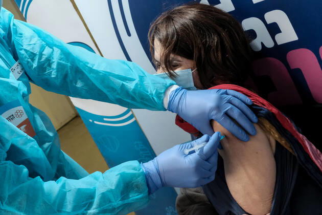 January 14, 2021, Jerusalem, Israel: Nurses administer COVID-19 vaccines at the Pais Arena Sports Complex in Jerusalem, converted into a Coronavirus vaccination center. Criteria is now either health workers, education workers, or the general public 50 years of age and above. The number of Israeli citizens who have received at least one dose of the Pfizer BioNTech vaccine has exceeded 2M as a mass vaccination campaign continues, and so does COVID-19 infection in the general public. Jerusalem Israel - ZUMAa126 20210114_zap_a126_012 Copyright: xNirxAlonx