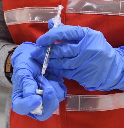 January 14, 2021, Racine, Wisconsin, USA: RN SANDRA HANSEN PREPARES the first 70 doses of 140 doses of the Pfizer COVID-19 vaccine received for City of Racine firefighters as they are administered Thursday January 14, 2021 at the city health department in City Hall. The remaining doses will be administered Friday. Racine USA - ZUMAh154 20210114_znp_h154_014 Copyright: xMarkxHertzbergx