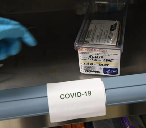 January 14, 2021, Racine, Wisconsin, USA: The first 70 doses of 140 doses of the Pfizer COVID-19 vaccine received for City of Racine firefighters are administered Thursday January 14, 2021 at the city health department in City Hall. The remaining doses will be administered Friday. Racine USA - ZUMAh154 20210114_znp_h154_020 Copyright: xMarkxHertzbergx