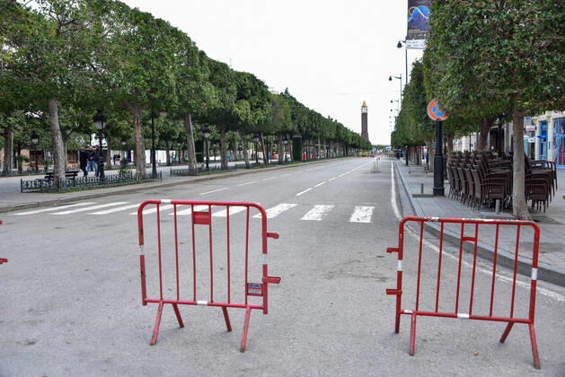 January 14, 2021, Tunis, Tunisia: The avenue Habib Bourguiba is cordoned off under very strong police force due to the Covid-19 pandemic as the country marks 10 years since its revolution. Tunisia marked 10 years today since its street revolution sent autocratic ruler Zine El Abidine Ben Ali fleeing into exile, but few are celebrating amid a lockdown as Covid-19 cases spiral. Tunis Tunisia - ZUMAs197 20210114_zaa_s197_109 Copyright: xJdidixWassimx