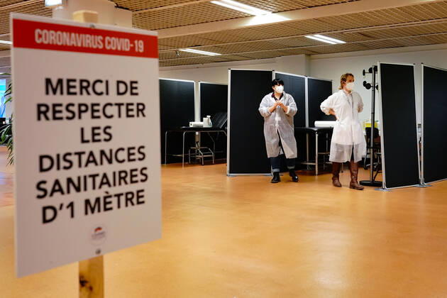 Les personnes de 75 ans et plus se font vacciner au centre de vaccination du palais des fesivals de Cannes - medecin NEWS : Campagne de vaccination au palais des festivals de Cannes - Cannes - 14 01 2021 NorbertScanella PanoramiC 