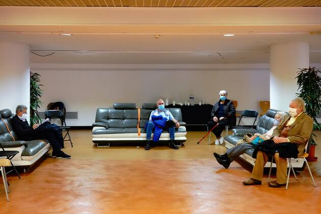 Les personnes de 75 ans et plus se font vacciner au centre de vaccination du palais des fesivals de Cannes - Salle de repos apres la vaccination NEWS : Campagne de vaccination au palais des festivals de Cannes - Cannes - 14 01 2021 NorbertScanella PanoramiC 