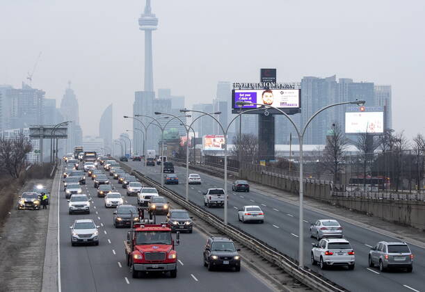 January 14, 2021, Toronto, on, Canada: Heavy traffic leaves the downtown core in Toronto on Thursday January 14, 2021. Today is the first day of a declared State of Emergency in Ontario with a Stay at Home order in place. Toronto Canada  - ZUMAc35_ 20210114_zaf_c35_048 Copyright: xFrankxGunnx