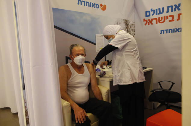 (210114) -- REHOVOT (ISRAEL), Jan. 14, 2021 -- A man receives a COVID-19 vaccine at a health services center in Rehovot, central Israel, on Jan. 14, 2021. Israel s health ministry reported 10,933 new COVID-19 cases on Thursday, bringing the total number in the country to 528,204. (Photo by Xinhua) ISRAEL-REHOVOT-COVID-19-CASES GilxCohenxMagen 