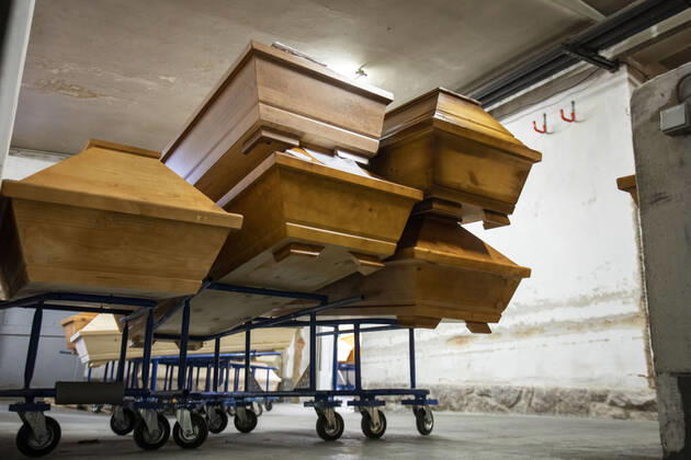 Deutschland, Sachsen, Städtisches Bestattungswesen Meißen GmbH, Krematorium, Särge stapeln sich durch Corona, 14.01.2021