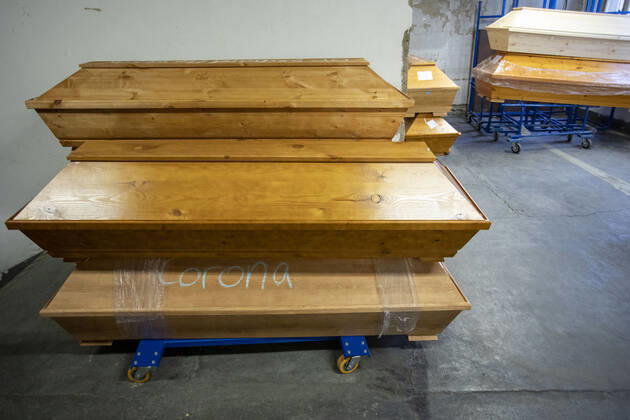 Deutschland, Sachsen, Städtisches Bestattungswesen Meißen GmbH, Krematorium, Särge stapeln sich durch Corona, 14.01.2021