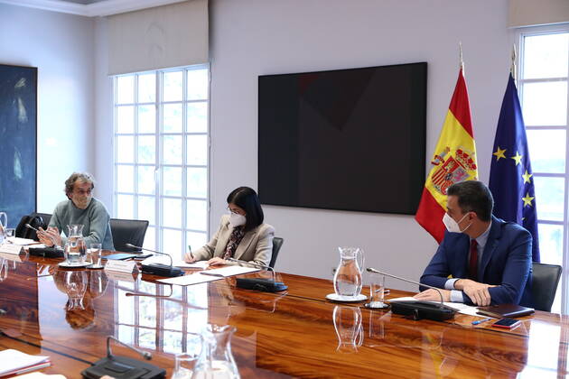 The President of the Government, Pedro Sanchez (1r), chairs the Coronavirus Monitoring Committee meeting in Madrid, Spain, on 15 January 2021. The meeting was also attended by the Minister of Territorial Policy and Public Function, Carolina Darias (2r), and the Minister of Health, Salvador Illa. PRESIDENT OF THE GOVERNMENT;PEDRO SÃNCHEZ;MEETING;CORONAVIRUS MONITORING COMMITTEE;MADRID;MINISTER OF TERRITORIAL POLICY AND PUBLIC SERVICE;CAROLINA DARIAS;MINISTER OF HEALTH;SALVADOR ILLA;MONCOLA Moncloa 01 15 2021 Madrid (Spain) Madrid (Spain) Spain Copyright: xMoncloax 3518121