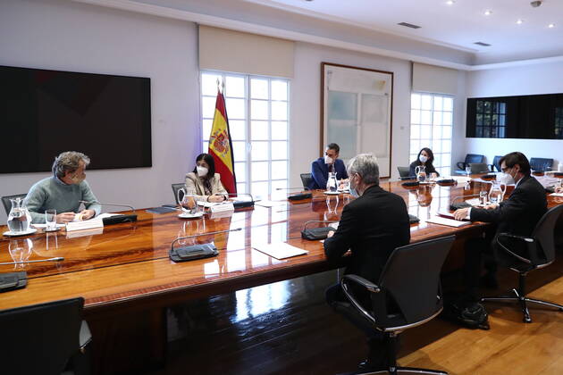 The President of the Government, Pedro Sanchez (3l), chairs the Coronavirus Monitoring Committee meeting in Madrid, Spain, on 15 January 2021. The meeting was also attended by the Minister of Territorial Policy and Public Function, Carolina Darias (2l), and the Minister of Health, Salvador Illa (1r). PRESIDENT OF THE GOVERNMENT;PEDRO SÃNCHEZ;MEETING;CORONAVIRUS MONITORING COMMITTEE;MADRID;MINISTER OF TERRITORIAL POLICY AND PUBLIC SERVICE;CAROLINA DARIAS;MINISTER OF HEALTH;SALVADOR ILLA;MONCOLA Moncloa 01 15 2021 Madrid (Spain) Madrid (Spain) Spain Copyright: xMoncloax 3518128