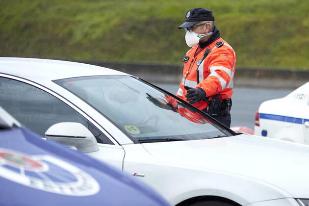An agent of the Ertzaintza stops a vehicle on the AP-8, after the Iurreta Toll, during a control for compliance with mobility restrictions between territories, in Iurreta, Biscay, Basque Country (Spain), on January 15, 2021. The Basque Autonomous Community returned last Monday to the situation of perimeter closure of its three historical territories, Biscay, Gipuzkoa and Alava, and of the municipalities that are in the red zone, in order to limit mobility to stop the spread of coronavirus, which maintains an upward trend in a scenario of threat and high uncertainty . 15 JANUARY 2021;BASQUE;CONTROL;COVID;CORONAVIRUS;RESTRICTIONS Ion Alcoba LagenciaEP 01 15 2021 Iurreta, Biscay, (Basque Country Iurreta, Biscay, (Basque Country Spain Copyright: xIonxAlcobax 3518439