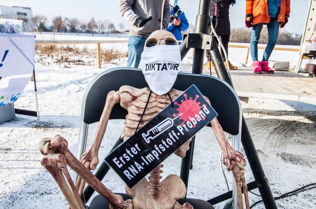 January 15, 2021, Fuerstenfeldbruck, Bavaria, Germany: The so-called Corona rebels in Bavaria use a skeleton with the words Diktatur (dictatorship) and first test subject to mock the mRNA vaccine. Organized by the Querdenken Corona Rebel participating Ã¢â‚¬oePolizeifuer AufklaerungÃ¢â‚¬Â group (Police for Education), a demonstration was held at theoffices of the Fuerstenfeldbruck Criminal Police Unit (Kriminalpolizei, KriPo).Ã‚ The FFB KriPo raided the offices of prominenthomeopath doctor Rolf Kron in Kaufering who is alleged to have been producingfake medical certificates for Coronaanti-maskers. Fuerstenfeldbruck Germany - ZUMAb160 20210115_zbp_b160_017 Copyright: xSachellexBabbarx