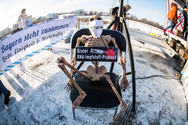 January 15, 2021, Fuerstenfeldbruck, Bavaria, Germany: The so-called Corona rebels in Bavaria use a skeleton with the words Diktatur (dictatorship) and first test subject to mock the mRNA vaccine. Organized by the Querdenken Corona Rebel participating Ã¢â‚¬oePolizeifuer AufklaerungÃ¢â‚¬Â group (Police for Education), a demonstration was held at theoffices of the Fuerstenfeldbruck Criminal Police Unit (Kriminalpolizei, KriPo).Ã‚ The FFB KriPo raided the offices of prominenthomeopath doctor Rolf Kron in Kaufering who is alleged to have been producingfake medical certificates for Coronaanti-maskers. Fuerstenfeldbruck Germany - ZUMAb160 20210115_zbp_b160_018 Copyright: xSachellexBabbarx