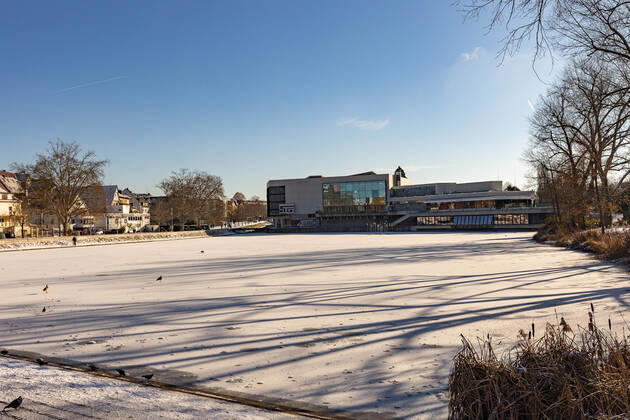 Boeblingen BBKZ, Einzelhandel bleibt in Lockdown weiterhin geschlossen, Boeblingen, 15.01.2021, BBKZ, Einzelhandel bleibt in Lockdown weiterhin geschlossen, Boeblingen, Eis, Unterer See gefroren, Kongresshalle, 15.01.2021, Copyright: xEIBNER DROFITSCHx EP_ddh