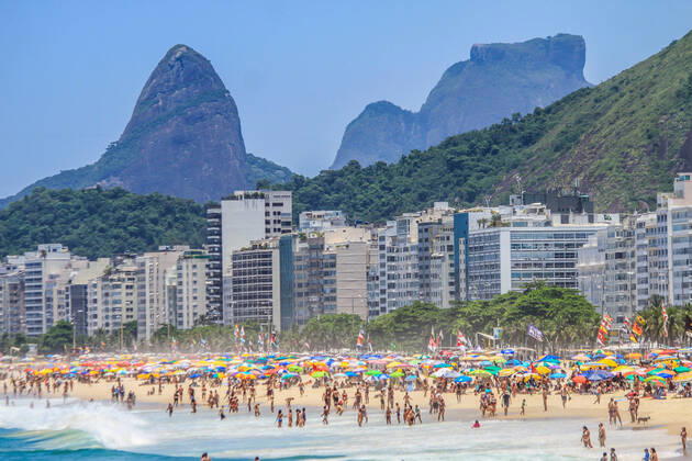 January 15, 2021: BRAZIL. RIO DE JANEIRO. January 15, 2021. COVID-19 Crowd at Leme beach, south zone, this Friday, (15), in a time of pandemic of the new coronavirus. - ZUMAl255 20210115_zip_l255_004 Copyright: xEllanxLustosax