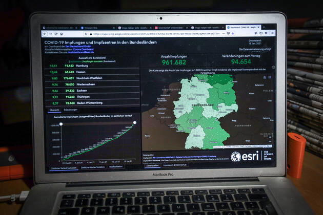 Coronavirus in Deutschland - COVID-19 Impfungen -Dashboard 15.01.2021: Esri Deutschland GmbH auf Basis des Digitalen Impfquotenmonitoring zur COVID-19-Impfung des RKI - Anzahl Impfungen 961.682 Datenstand vom 15.01.2021.