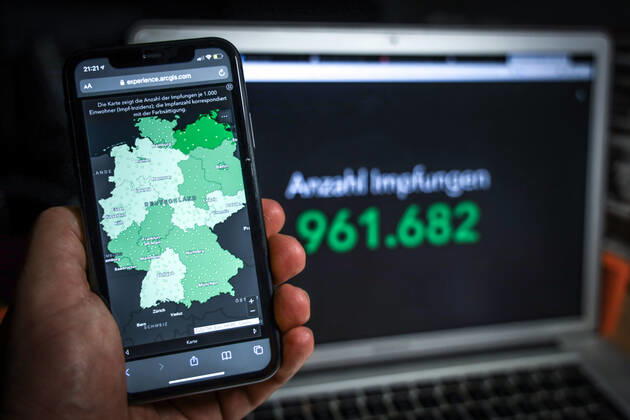 Coronavirus in Deutschland - COVID-19 Impfungen -Dashboard 15.01.2021: Esri Deutschland GmbH auf Basis des Digitalen Impfquotenmonitoring zur COVID-19-Impfung des RKI - Anzahl Impfungen 961.682 Datenstand vom 15.01.2021.