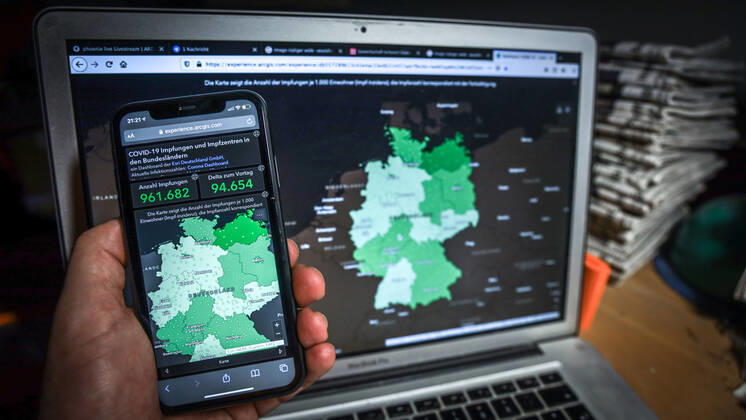 Coronavirus in Deutschland - COVID-19 Impfungen -Dashboard 15.01.2021: Esri Deutschland GmbH auf Basis des Digitalen Impfquotenmonitoring zur COVID-19-Impfung des RKI - Anzahl Impfungen 961.682 Datenstand vom 15.01.2021.