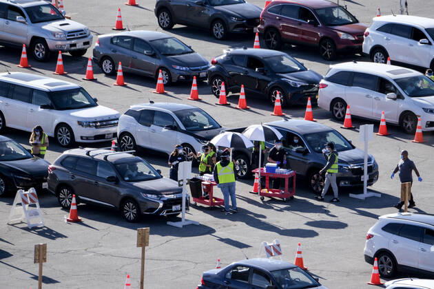January 15, 2021, Los Angeles, California, USA: Healthcare workers prepare the coronavirus (COVID-19) vaccine for the motorists in a parking lot at Dodger Stadium, Friday, Jan. 15, 2021, in Los Angeles. Dodger Stadium reopened Friday as a mass COVID-19 vaccination site, which Mayor Eric Garcetti says will have the capacity to vaccinate 12,000 people a day once it is fully operational. Los Angeles USA - ZUMAc68_ 20210115_zaf_c68_004 Copyright: xRingoxChiux