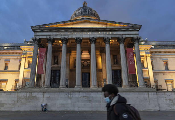 January 16, 2021, London, United Kingdom: People seen by the The National Gallery in Trafalgar Square..With a surge of covid-19 cases fueled partly by a more infectious variant of the virus, British leaders have reimposed nationwide lockdown measures across England through at least mid February. London United Kingdom - ZUMAs197 20210116_zaa_s197_003 Copyright: xMayxJamesx