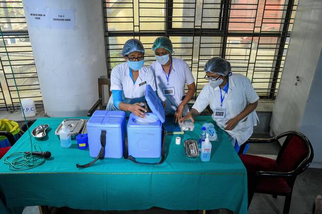 January 16, 2021, Kolkata, West Bengal, India: Sister and Doctors prepring a vaccination booth inside a vaccination room in Medical college of Kolkata.With urgent effect , COVID vaccination drives starts in India from 16th of January 2021.The vaccination progrmae are allotted exclusive to the frontline health workers in its first phase of vaccine drive. As of now, COVISHIELD and COVAXIN has been approved by Indian government for use for vaccination. Kolkata India - ZUMAc211 20210116_zip_c211_004 Copyright: xDebarchanxChatterjeex