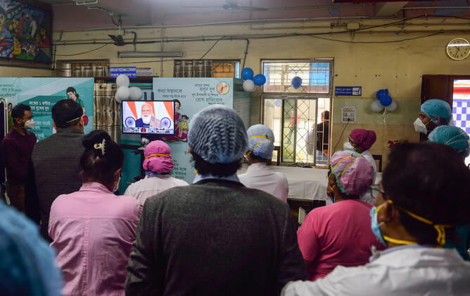 January 16, 2021, Kolkata, West Bengal, India: Nurses listen to Prime Minister Narendra Modi speech on television about the lauch of Covishield Coronavirus vaccine developed by Oxford University and AstraZeneca Plc and Produced by Serum Institute Of India at the M.R. Bangur Hospital..India started its First Phase of Coronavirus (Covid-19) vaccination today. Kolkata India - ZUMAs197 20210116_zaa_s197_013 Copyright: xSumitxSanyalx