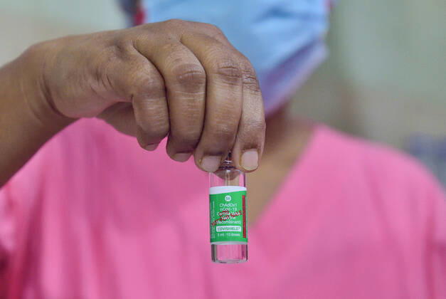 January 16, 2021, Kolkata, West Bengal, India: A nurse shows the Covishield Coronavirus vaccine vial developed by Oxford University and AstraZeneca Plc and Produced by Serum Institute Of India at the M.R. Bangur Hospital..India started its First Phase of Coronavirus (Covid-19) vaccination today. Kolkata India - ZUMAs197 20210116_zaa_s197_021 Copyright: xSumitxSanyalx