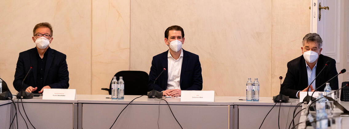 Wien 16.01.2021, Bundeskanzleramt, Wien, AUT, Bundesregierung, Gespraechsrunde mit Expertinnen und Experten zur aktuellen Corona-Situation in Oesterreich, im Bild v. l. Rudolf Anschober (Gruene), Sebastian Kurz (OeVP), Werner Kogler (Gruene) during a round table with experts on the current Corona situation in Austria at the federal chancellery in Vienna, Austria on 2021 01 16.
