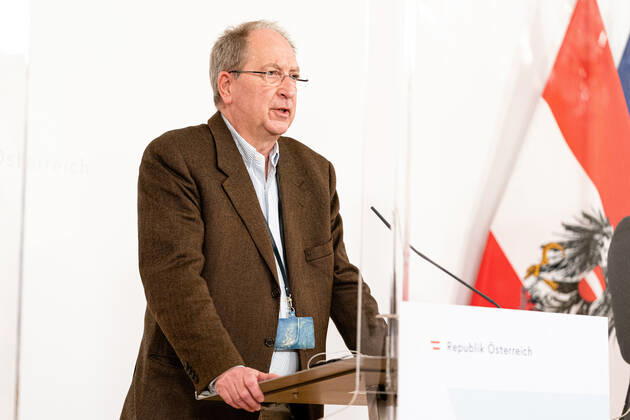 Wien 16.01.2021, Bundeskanzleramt, Wien, AUT, Bundesregierung, Pressekonferenz mit Experten zur aktuellen Corona-Situation in Oesterreich, im Bild Oswald Wagner (Medizinische Universitaet Wien) during a press conference with experts on the current corona situation in Austria at the federal chancellery in Vienna, Austria on 2021 01 12.