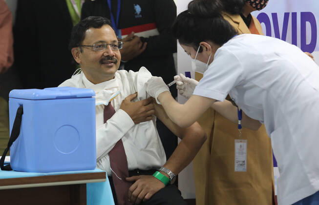January 16, 2021, New Delhi, India: A nurse seen vaccinating a front line medical worker at the All India Institute of Medical Science..The nationwide Covid-19 vaccination program began today in India. Frontline health workers are the first group of people to be vaccinated. New Delhi India - ZUMAs197 20210116_zaa_s197_101 Copyright: xNaveenxSharmax