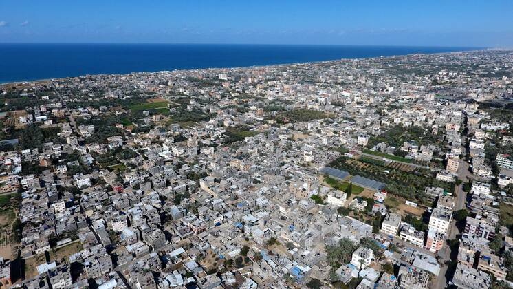 January 16, 2021, Deir Al-Balah, Gaza Strip, Palestinian Territory: This picture taken on January 16, 2021, shows an aerial view of the Deir al-Balah refugee camp in the central Gaza Strip, during a complete closure amid the spread of the Coronavirus COVID-19. In the Sixth week after the Ministry of Interior in Gaza City announced the comprehensive closure on Friday and Saturday of every week after the increase in cases infected with Coronavirus Deir Al-Balah Palestinian Territory - ZUMAap3_ 20210116_zaf_ap3_050 Copyright: xAshrafxAmrax