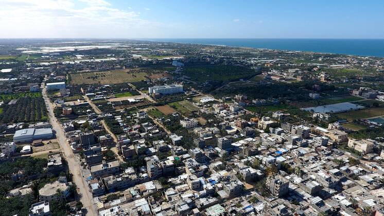 January 16, 2021, Deir Al-Balah, Gaza Strip, Palestinian Territory: This picture taken on January 16, 2021, shows an aerial view of the Deir al-Balah refugee camp in the central Gaza Strip, during a complete closure amid the spread of the Coronavirus COVID-19. In the Sixth week after the Ministry of Interior in Gaza City announced the comprehensive closure on Friday and Saturday of every week after the increase in cases infected with Coronavirus Deir Al-Balah Palestinian Territory - ZUMAap3_ 20210116_zaf_ap3_055 Copyright: xAshrafxAmrax
