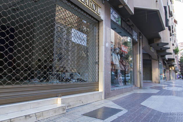 The streets of the capital of La Rioja at 5 p.m. on the day new restrictions imposed by the government of La Rioja came into force, in Logrono, La Rioja, (Spain), on 16 January 2021. From this 16th January onwards, shops, hotels and gyms will have to adapt their opening hours, this time at 5 p.m. At this time of day, the closure of these establishments has been established as one of the new restrictions imposed by the Riojan Government in view of the advance of the pandemic and the increase in contagion in the region. 16 JANUARY 2021 SHOW Fotografia LagenciaEP 01 16 2021 Logrono Logrono Spain Copyright: xSHOWxFotografiax 3520352