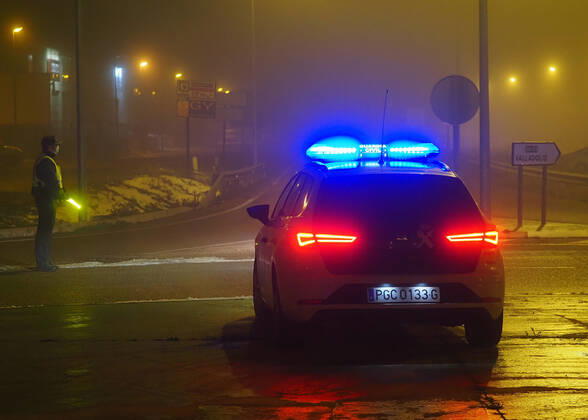 Police checks in Valladolid on the day of the entry into force of the curfew at 8 p.m. due to the coronavirus crisis, in Valladolid, Castilla y Leon, (Spain), on 16 January 2021. The Junta de Castilla y Leon has decided to bring forward the curfew to 20.00 hours, to confine all the provinces and to limit the meetings in homes to four people as measures to try to alleviate the level of infections of this third wave of Covid-19 that has led to a situation of extreme gravity . 16 JANUARY 2021 Photogenic Pablo Requejo LagenciaEP 01 16 2021 Valladolid Valladolid Spain Copyright: xPhotogenic PabloxRequejox 3520388