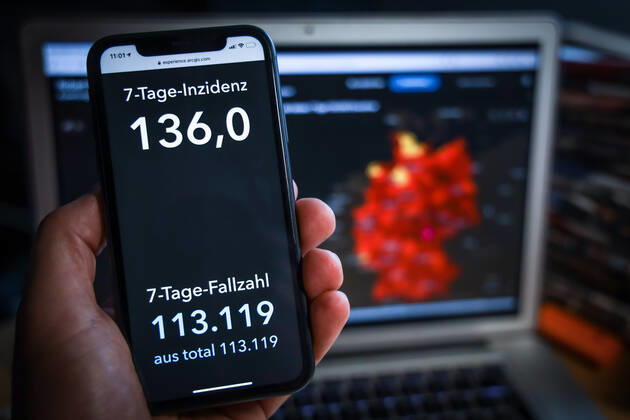 News Bilder des Tages Coronavirus in Deutschland - Covid-19-Dashboard des Robert Koch-Institut 17.01.2021: Robert Koch-Institut: 7-Tage-Inzidenz 136,0. 7-Tage-Fallzahl 113.119