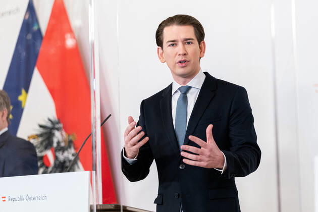 Wien 17.01.2021, Bundeskanzleramt, Wien, AUT, Bundesregierung, Pressekonferenz Aktuelles zu Corona zu neuen Massnahmen und Lockdown-Verlaengerung, im Bild Sebastian Kurz (OeVP) during a press conference News about corona on new measures and lockdown extension at the federal chancellery in Vienna, Austria on 2021 01 17.