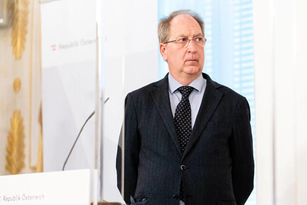 Wien 17.01.2021, Bundeskanzleramt, Wien, AUT, Bundesregierung, Pressekonferenz Aktuelles zu Corona zu neuen Massnahmen und Lockdown-Verlaengerung, im Bild Oswald Wagner (MedUni Wien) during a press conference News about corona on new measures and lockdown extension at the federal chancellery in Vienna, Austria on 2021 01 17.