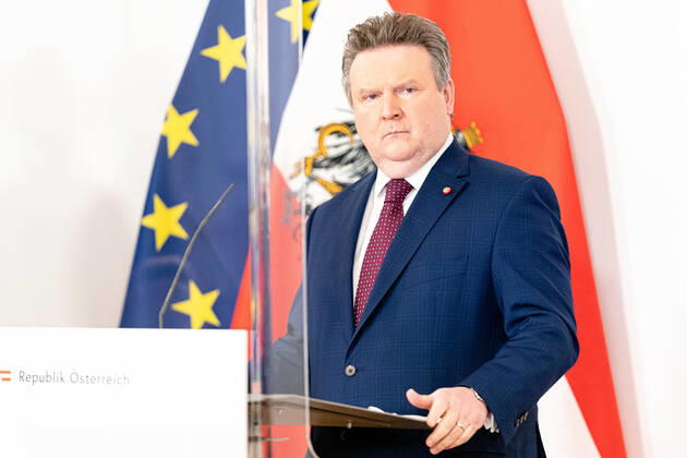 Wien 17.01.2021, Bundeskanzleramt, Wien, AUT, Bundesregierung, Pressekonferenz Aktuelles zu Corona zu neuen Massnahmen und Lockdown-Verlaengerung, im Bild Michael Ludwig (SPOe) during a press conference News about corona on new measures and lockdown extension at the federal chancellery in Vienna, Austria on 2021 01 17.