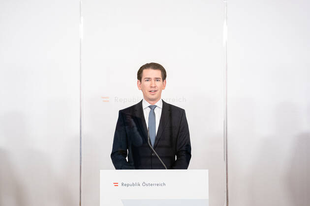 Wien 17.01.2021, Bundeskanzleramt, Wien, AUT, Bundesregierung, Pressekonferenz Aktuelles zu Corona zu neuen Massnahmen und Lockdown-Verlaengerung, im Bild Sebastian Kurz (OeVP) during a press conference News about corona on new measures and lockdown extension at the federal chancellery in Vienna, Austria on 2021 01 17.