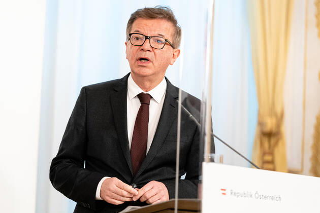 Wien 17.01.2021, Bundeskanzleramt, Wien, AUT, Bundesregierung, Pressekonferenz Aktuelles zu Corona zu neuen Massnahmen und Lockdown-Verlaengerung, im Bild Rudolf Anschober (Gruene) during a press conference News about corona on new measures and lockdown extension at the federal chancellery in Vienna, Austria on 2021 01 17.