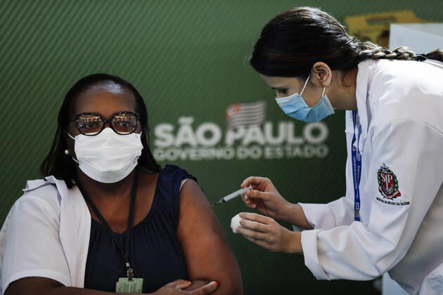 January 17, 2021, Sao Paulo, SP, Brazil: The National Health Surveillance Agency (ANVISA) approved the emergency use of the CoronaVac and Oxford AstraZeneca vaccines in Brazil. The governor of Sao Paulo, JOAO DORIA, followed the vaccination of nurse MONICA CALAZANS, 54, the first citizen to be immunized in the country. Sao Paulo Brazil - ZUMAc168 20210117_zap_c168_004 Copyright: xMarceloxChellox