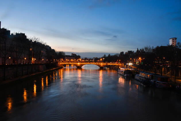 Couvre feu avance a 18h - Paris á France NEWS : Couvre feu avance a 18h - Paris - 17 01 2021 LionelUrman Panoramic 